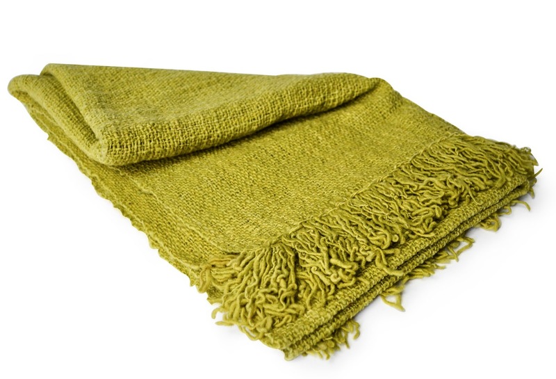 Chal de lana rústica chilota teñido con tintes naturales