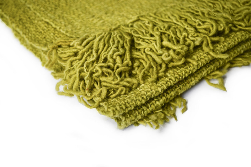 Chal de lana rústica chilota teñido con tintes naturales