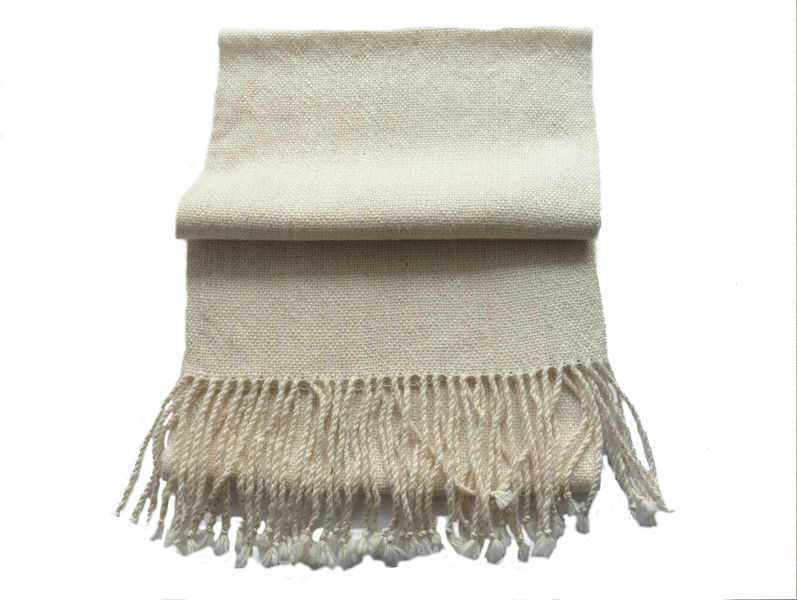Bufanda tejida a telar en alpaca blanca 100% natural