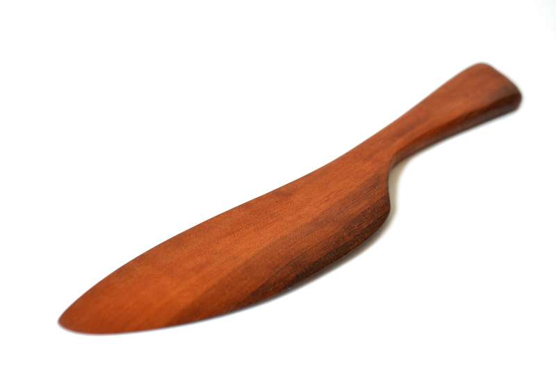 Cuchillo o paleta grande en raulí nativo