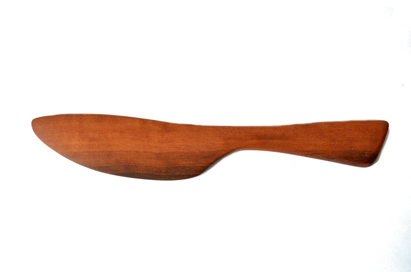 Cuchillo o paleta grande en raulí nativo