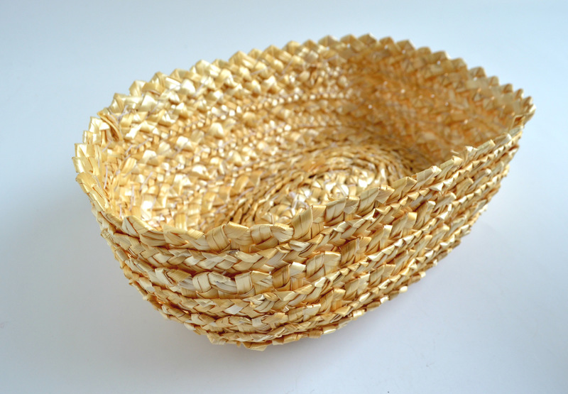 Canasto ovalado con tapa tejido en paja de trigo