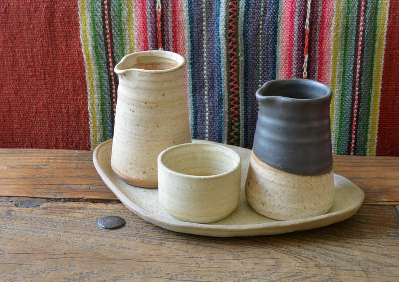 Las alcuzas en cerámica gres son un lindo detalle para aportar belleza a tu mesa cada día