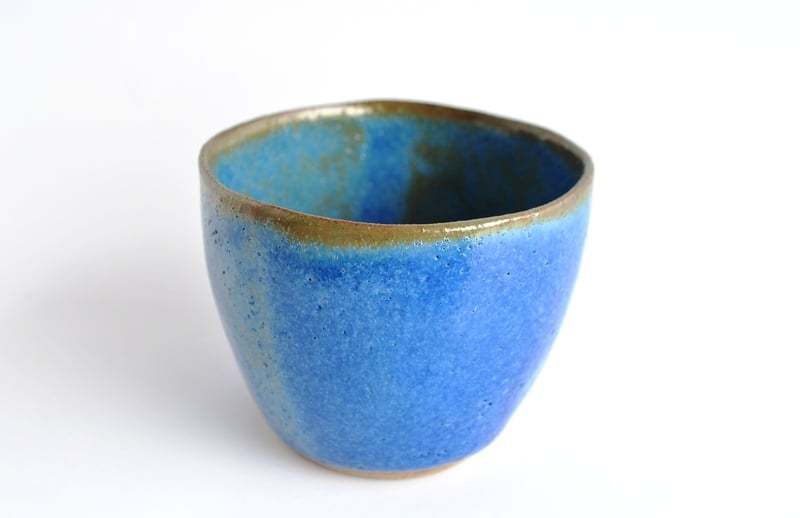 Set de bandeja y 6 vasos realizados a mano en cerámica gres azul