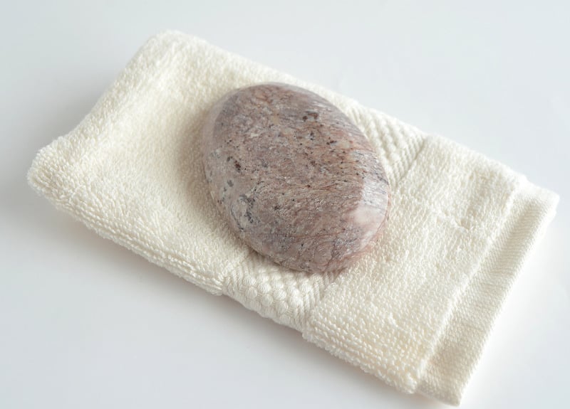 Piedra para masajes en combarbalita veteada 3