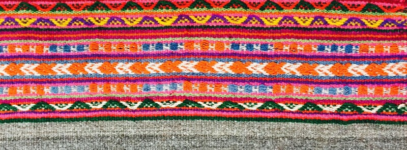 Aguayo_textiles_andinos_aymara_manos_del_alma_telar