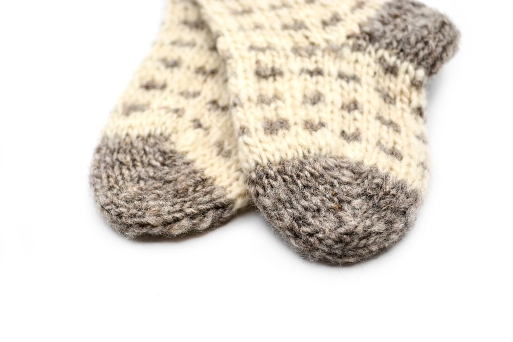 Par de niños en lana natural - grises Par calcetines niños en lana natural - Puntitos grises - Manos del Alma