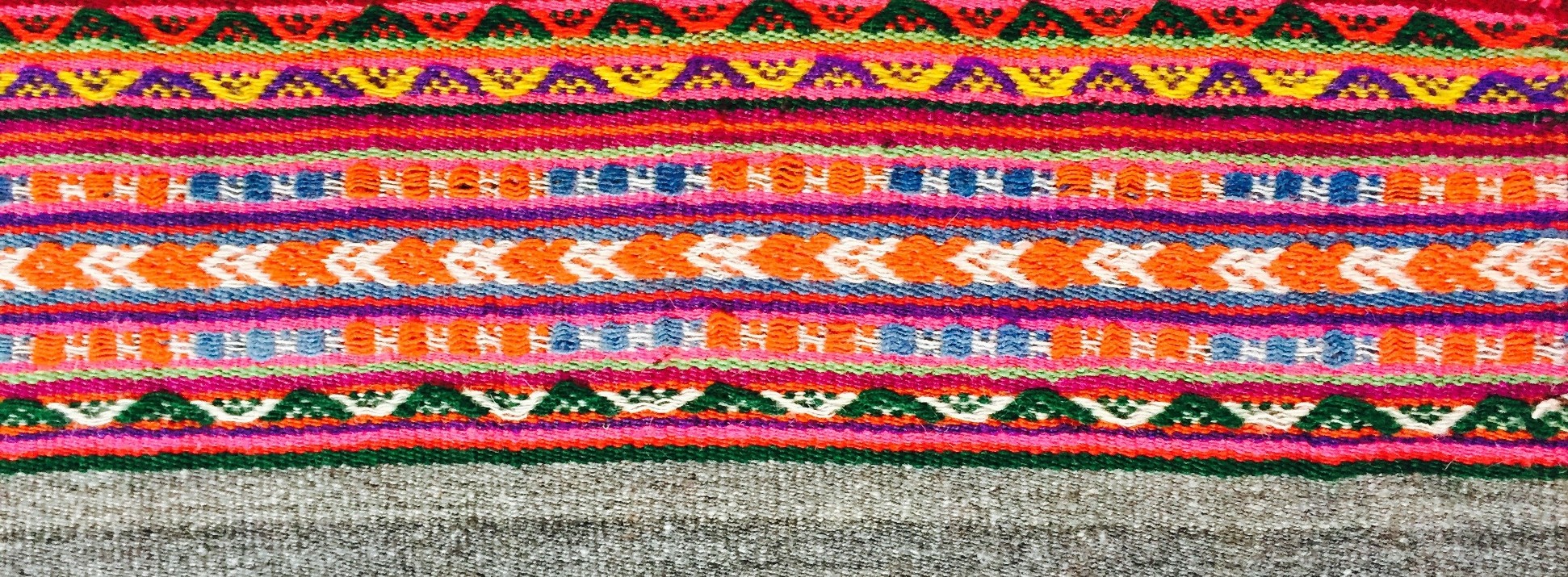 Aguayo_textiles_andinos_aymara_manos_del_alma_telar
