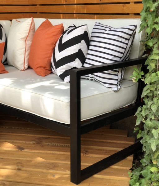 sofa de terraza de fierro de perfil rectangular con cojines9.JPG
