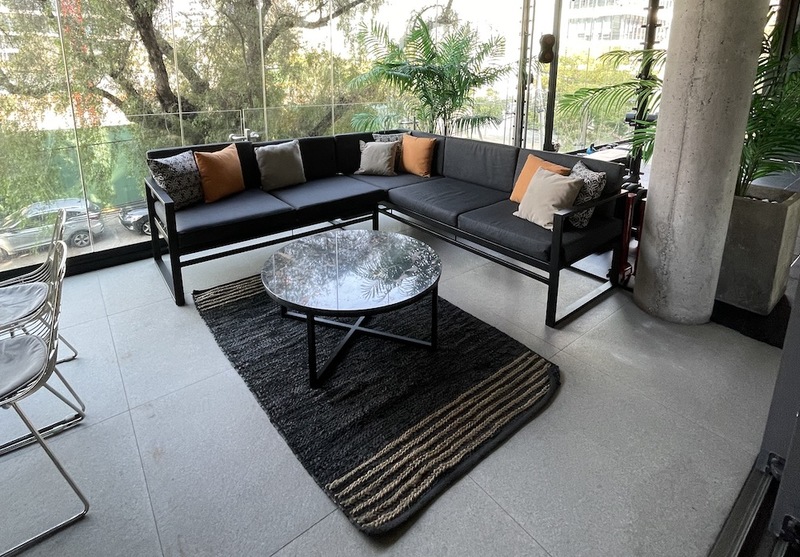 sofa de terraza de fierro de perfil rectangular con cojines6.JPG