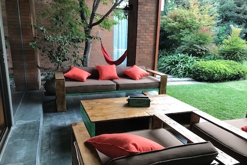 Juego de terraza de pallet tipo corchete