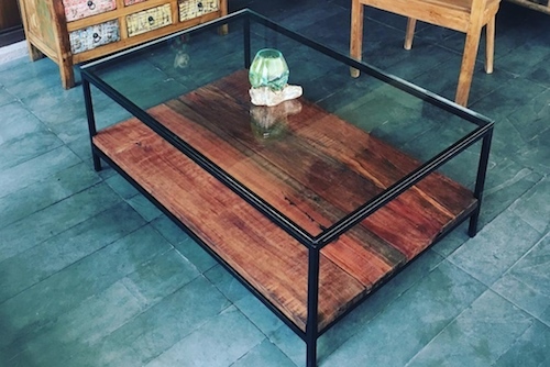 Mesa de centro de vidrio, fierro y madera