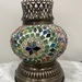 Portavela turco con corona - portavela turco de mosaico tonos verdes y multicolor con corona.JPG