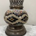 Portavela turco con corona - portavela turco de mosaico con corona en tonos cafés.JPG