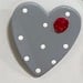Corazones de cerámica - corazon de ceramica para colgar gris con puntos blancos y rosa roja.JPG