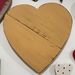 Corazones de madera - corazon de madera de pilastra reciclada para colgar color amarillo XL.JPG