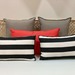Set de 5 cojines decorativos en tela de exterior de calidad alta - set de cojines decorativos en tela de exterior de calidad alta tonos taupe, rojo y rayado blanco negro.JPG