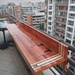 Mesa para baranda abatible - mesa de madera abatible para terraza con hielera tapada.jpg