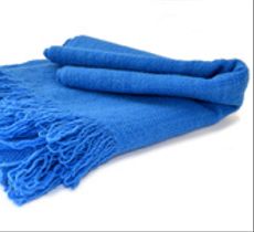 Chal tejido a telar en lana azulina