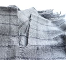 Gran poncho tejido a telar en liviana lana delgada - 2 grises
