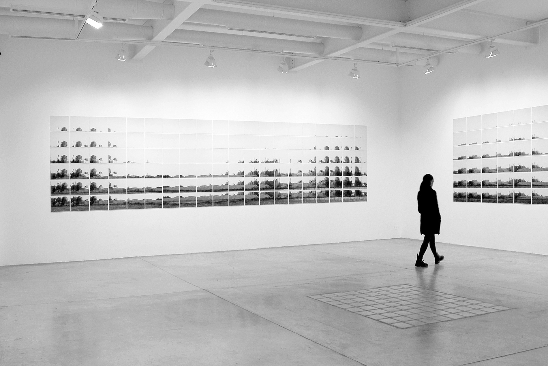 Out of Scale / Installation view 1