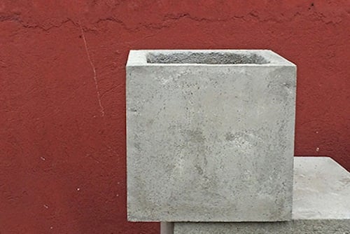Macetero de concreto cuadrado de 40 x 40 cm