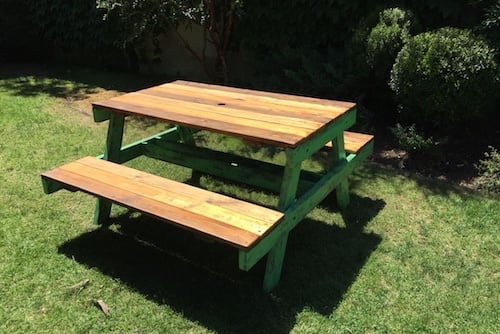 Mesa de madera de picnic para niños